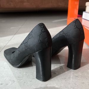 Classic and elegant Gucci pumps!